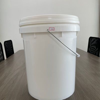 18L ronde zwarte plastic emmer met deksel en handvat
