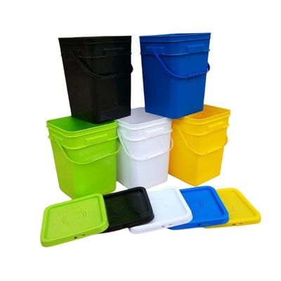 Plastic Handle Square Bucket met deksel 4 Gallon Capaciteit Witte kleur en cosmetisch ontwerp