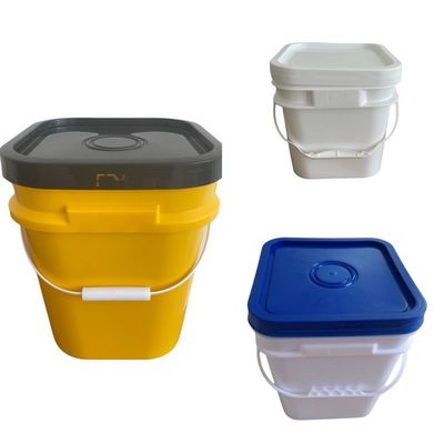Vierkante plastic container met accessoires emmers deksel en handvat 20 liter capaciteit