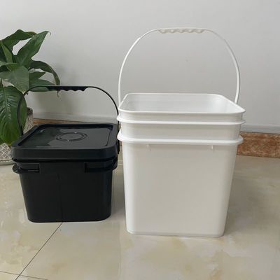Aanpasbare 15L vierkante plastic emmer met drukhandvat en accessoires
