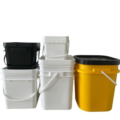 Vierkante plastic emmer met duldbaar deksel en opslagoplossing
