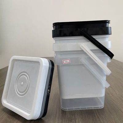 Duurzame vierkante plastic emmer met accessoires emmers deksel en handvat