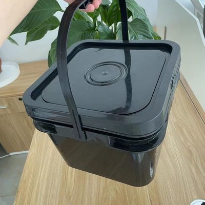 Aanpassen van vierkante plastic container voor chemische opslag en transport