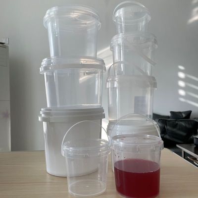 Makkelijk te openen witte plastic emmer met deksel opslagdikte 1,0 mm-2,5 mm Langdurig