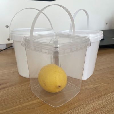 Op maat gemaakte PP-container drinkemmer in heldere witte kleur voor en op maat gemaakte behoeften