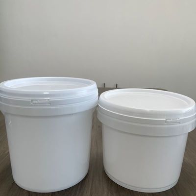 Vast voor manipulatie wit plastic emmer Duurzaam en voor industriële toepassingen