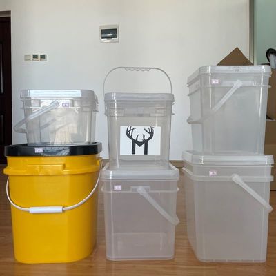 Bouwvormige vierkante plastic trommels met deksel en handvat met drager van 5L 10L 15L 20L 25L