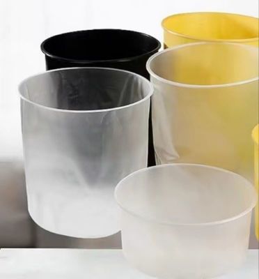 Gemakkelijke rood wegwerpplastic emmer voering aan te passen behoeften voor een gemakkelijke verwijdering